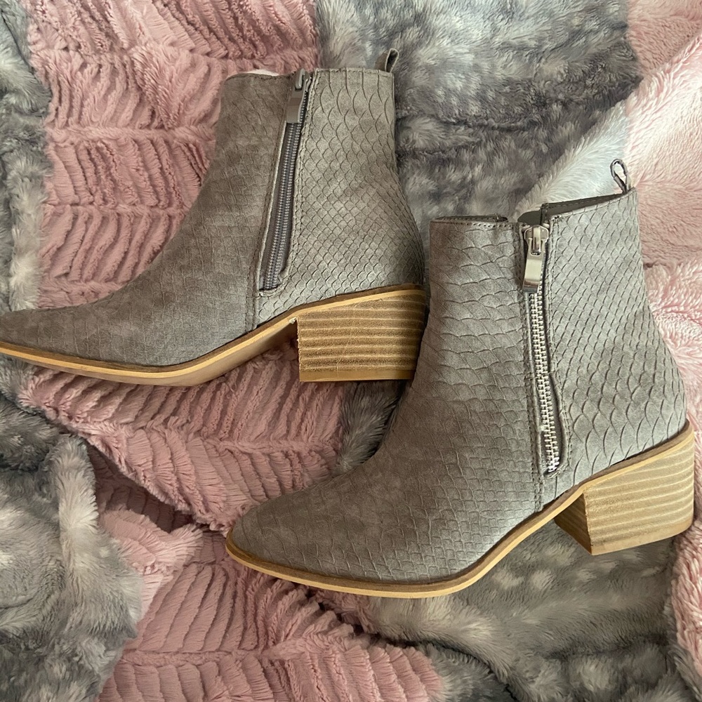 ankle boots